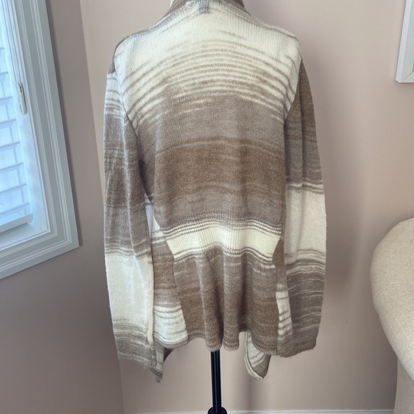 Tommy Bahama Lightweight Cardigan - Picture 4 of 9